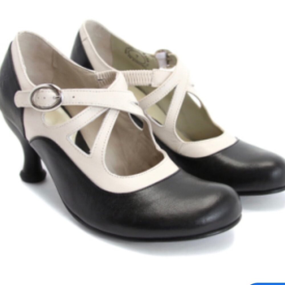JOHN FLUEVOG PUMPS Sz 10 BELLEVUES PEARL HART CRISS-CROSSED MARY JANES HEELS